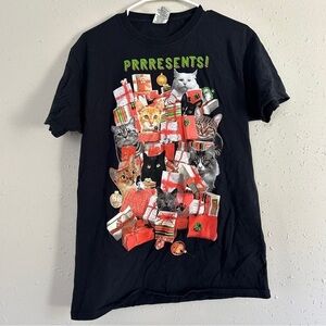 🦋Dec. 25th Christmas Black Red Green T-Shirt Cats Presents Funny Holiday Kittens